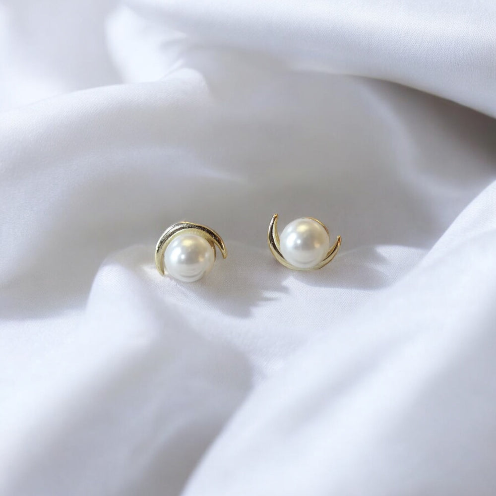 Aspen Pearl Moon Studs