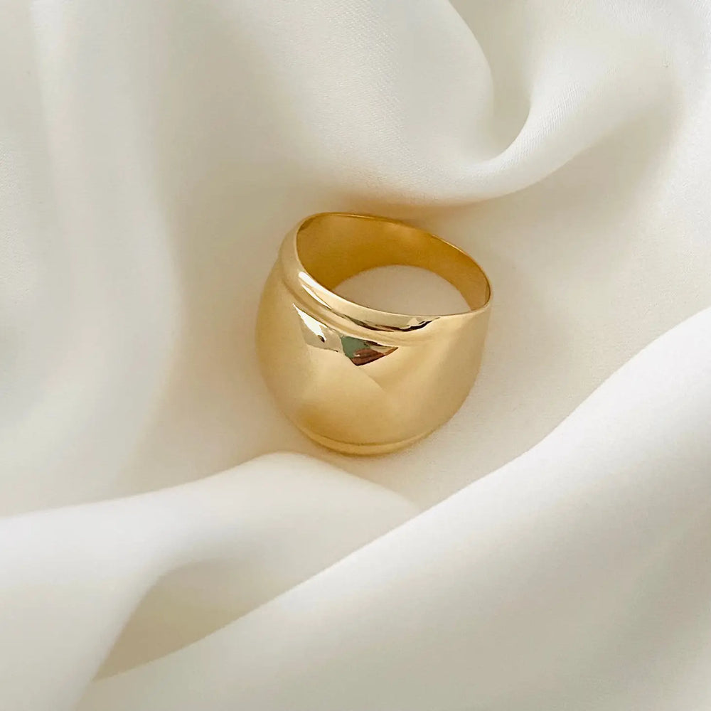 Thick 18K Gold Round Cigar Vintage Ring